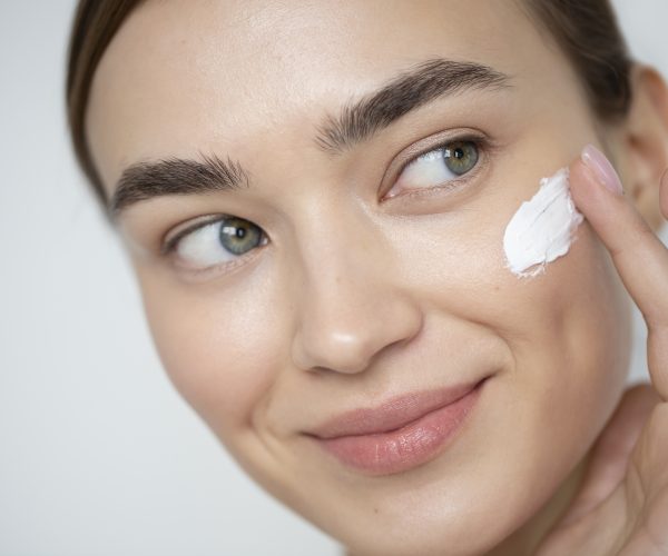 קרם טבעי לפנים לעור יבש ומגורה